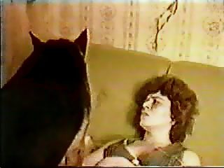 Mujeres cojidas por animales